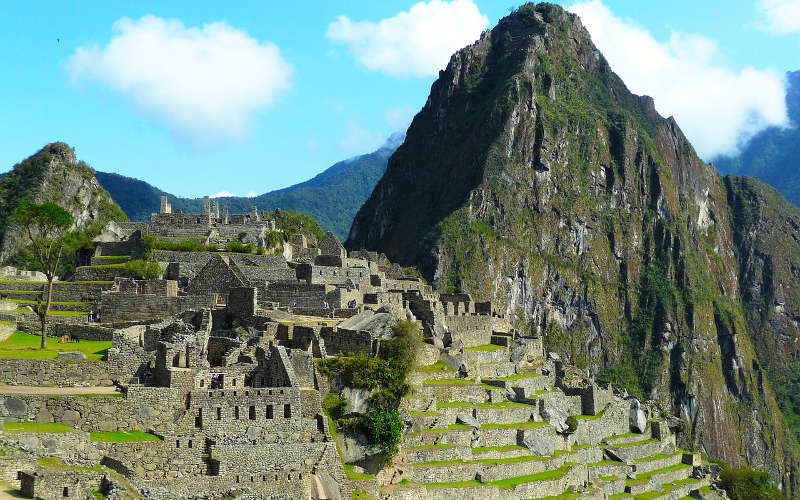 climbing huayna picchu