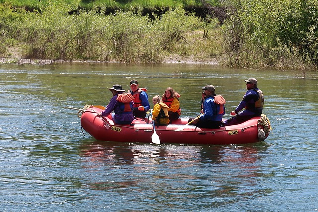 young-people-river-rafting