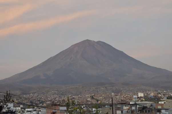 Volcanoes Tours In Arequipa - Misti Climbing Tours - Misti Volcano -  Trekking In The Misti Volcan - Mountain Guides For Misty Mountain - Misti  Arequipa Peru - Volca Misti Arequipa - Climbers On Misti Volcan