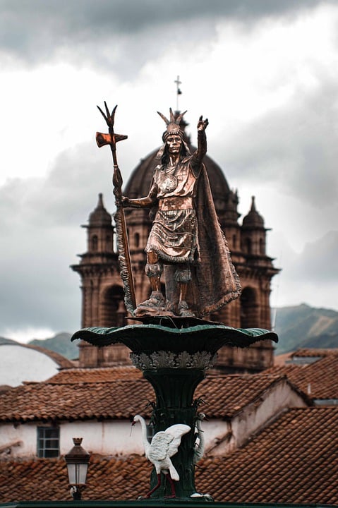 inca-statue-cusco