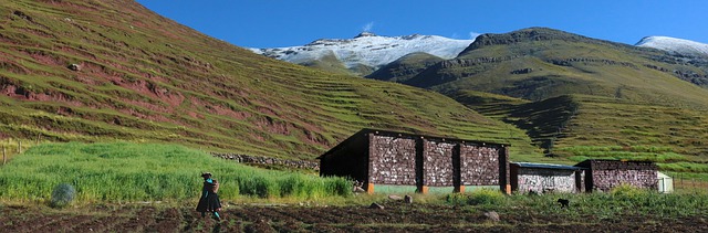 rainbow-mountain-red-valley-hike